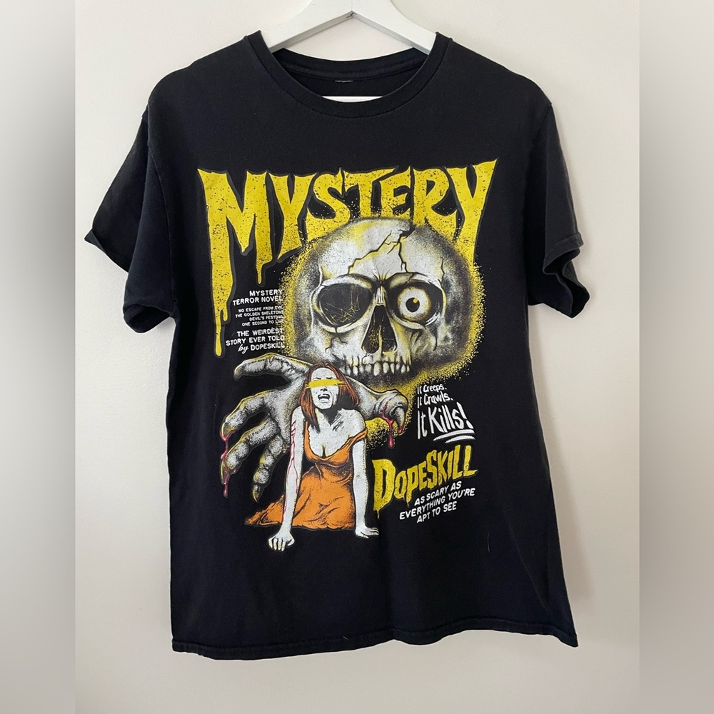 Mystery Graphic Horror Tee - Black & Yellow
